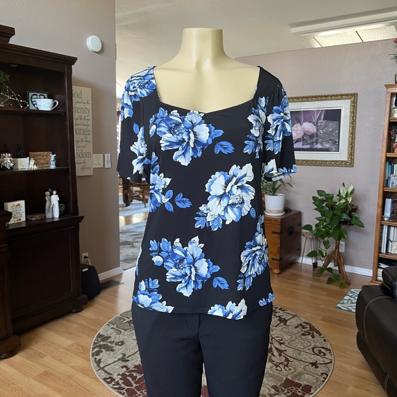 WHBM blue, black & white short sleeve blouse-size L - Picture 6 of 10